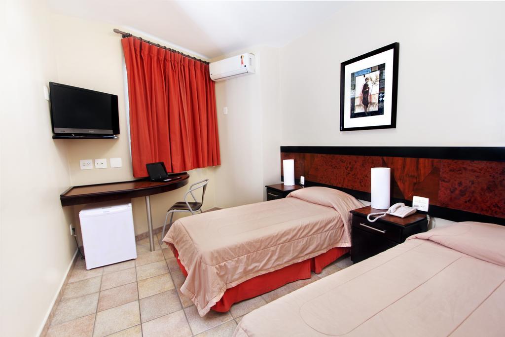Hotel Dom Henrique Timóteo エクステリア 写真