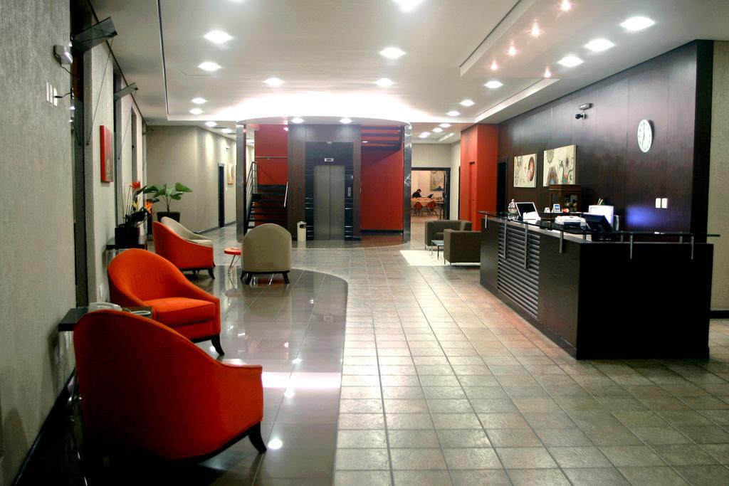 Hotel Dom Henrique Timóteo エクステリア 写真