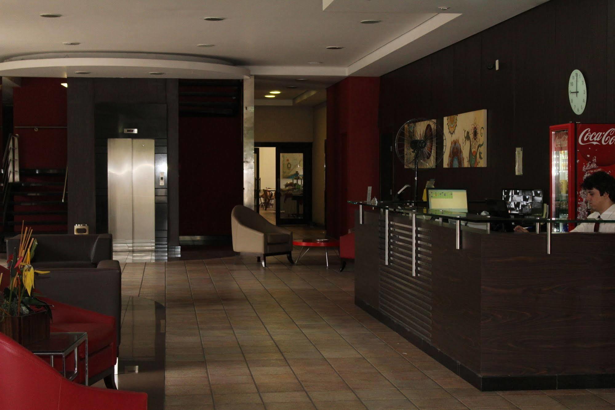 Hotel Dom Henrique Timóteo エクステリア 写真