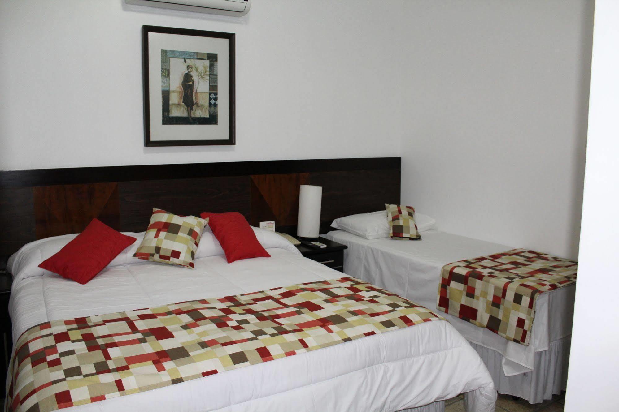 Hotel Dom Henrique Timóteo エクステリア 写真