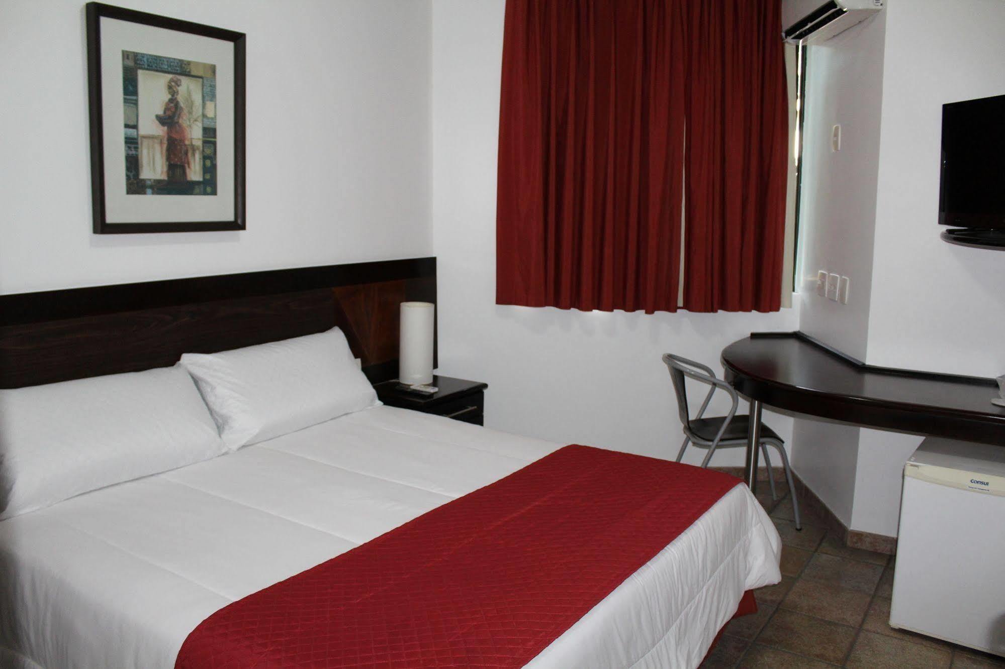 Hotel Dom Henrique Timóteo エクステリア 写真